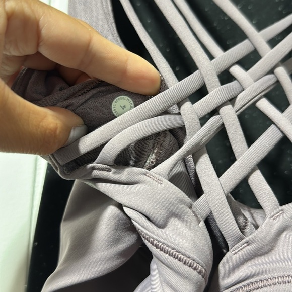 Lululemon tank top with built in sports bra 4 - Picture 6 of 6